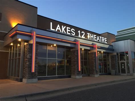 lakes 12 theatre